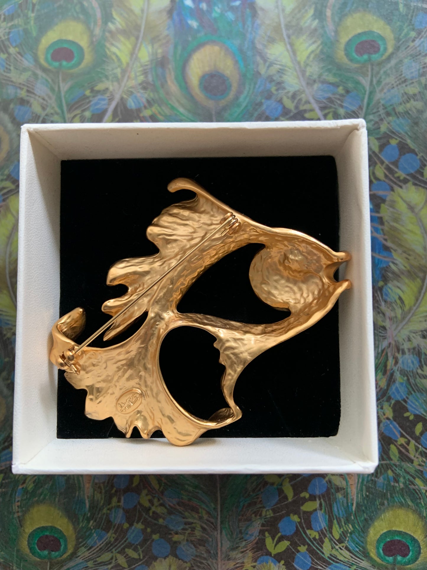 Brooch, NEW