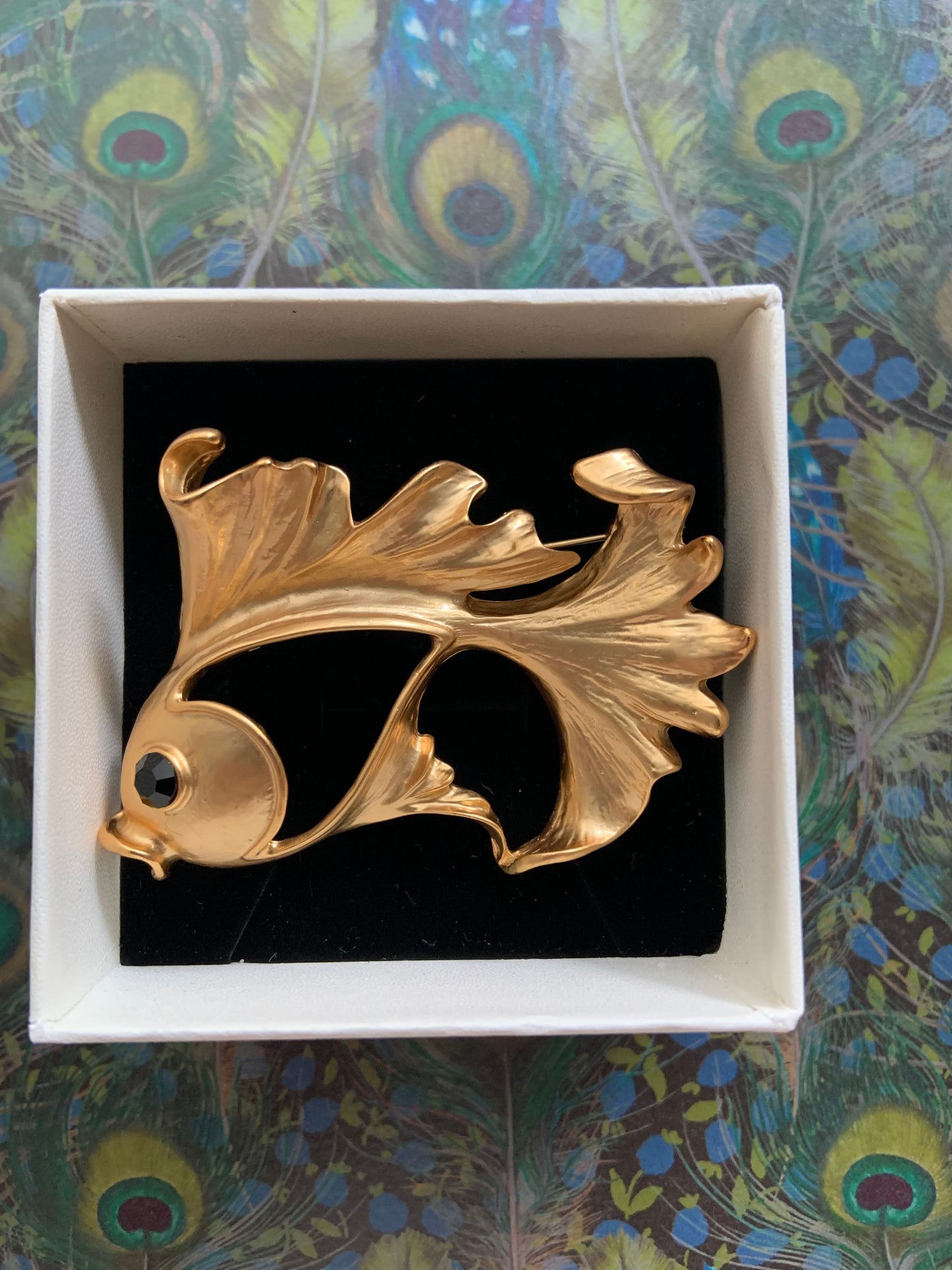 Brooch, NEW